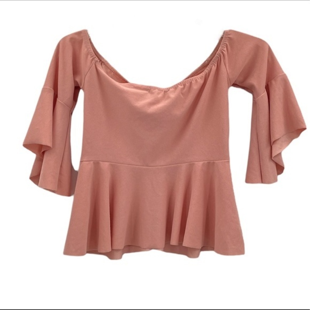 BOOHOO OFF THE SHOULDER RUFFLE ROSE CROP TOP. - Picture 2 of 8